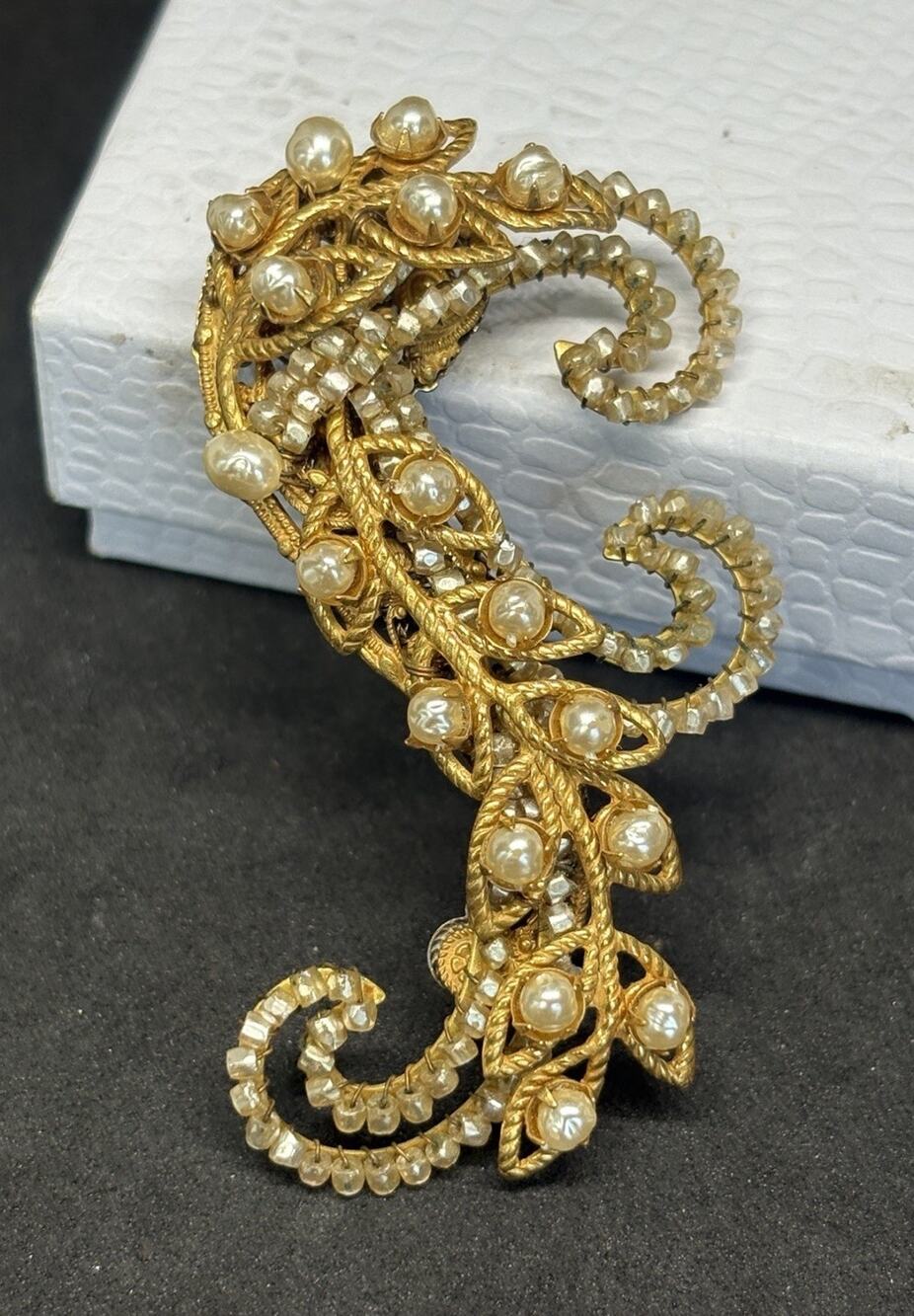 Vintage Miriam Haskell Signed Gold Tone Pearl Filigree Feather Scroll Brooch Pin